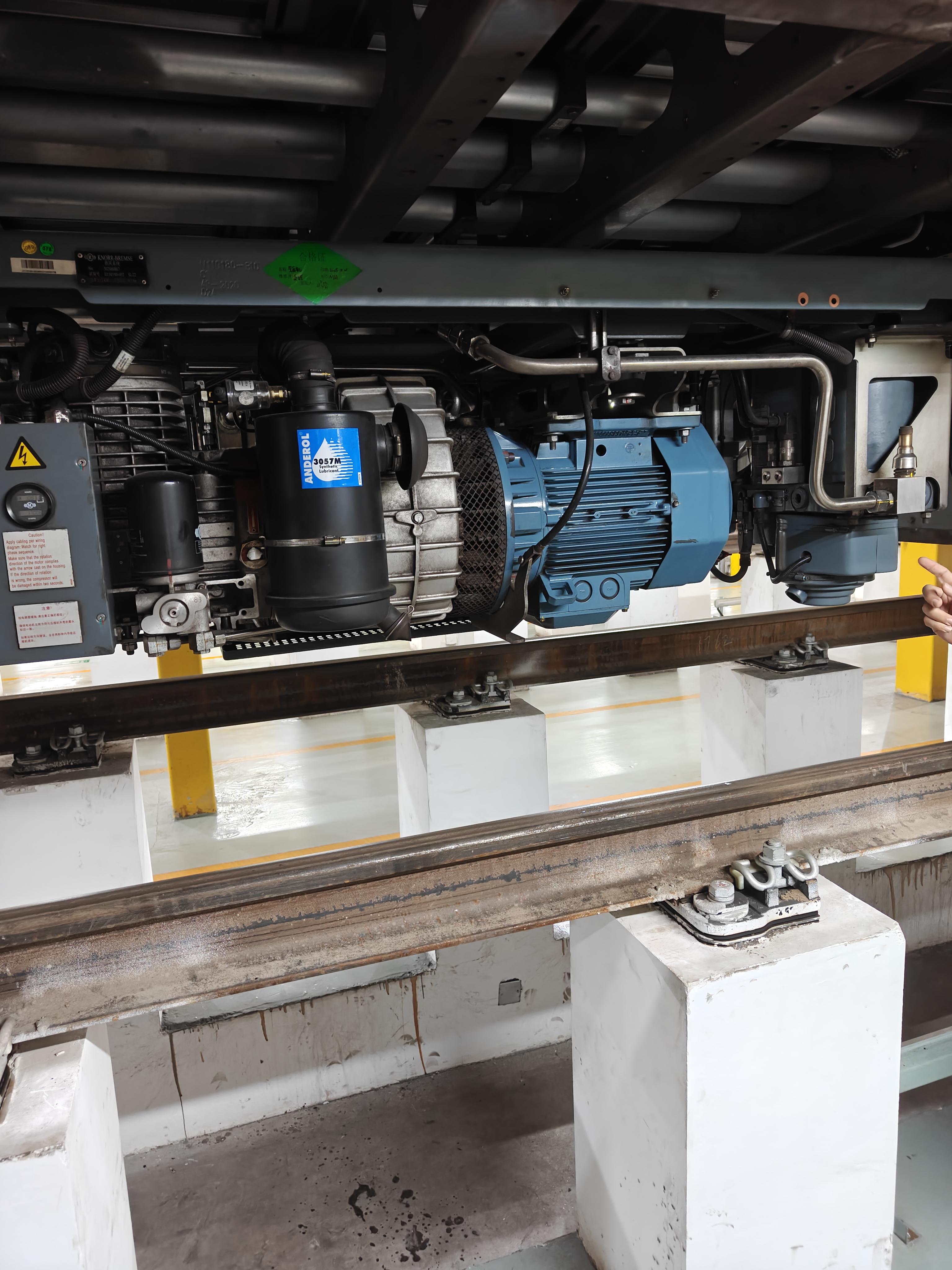 露點儀在地鐵軌道測試現(xiàn)場